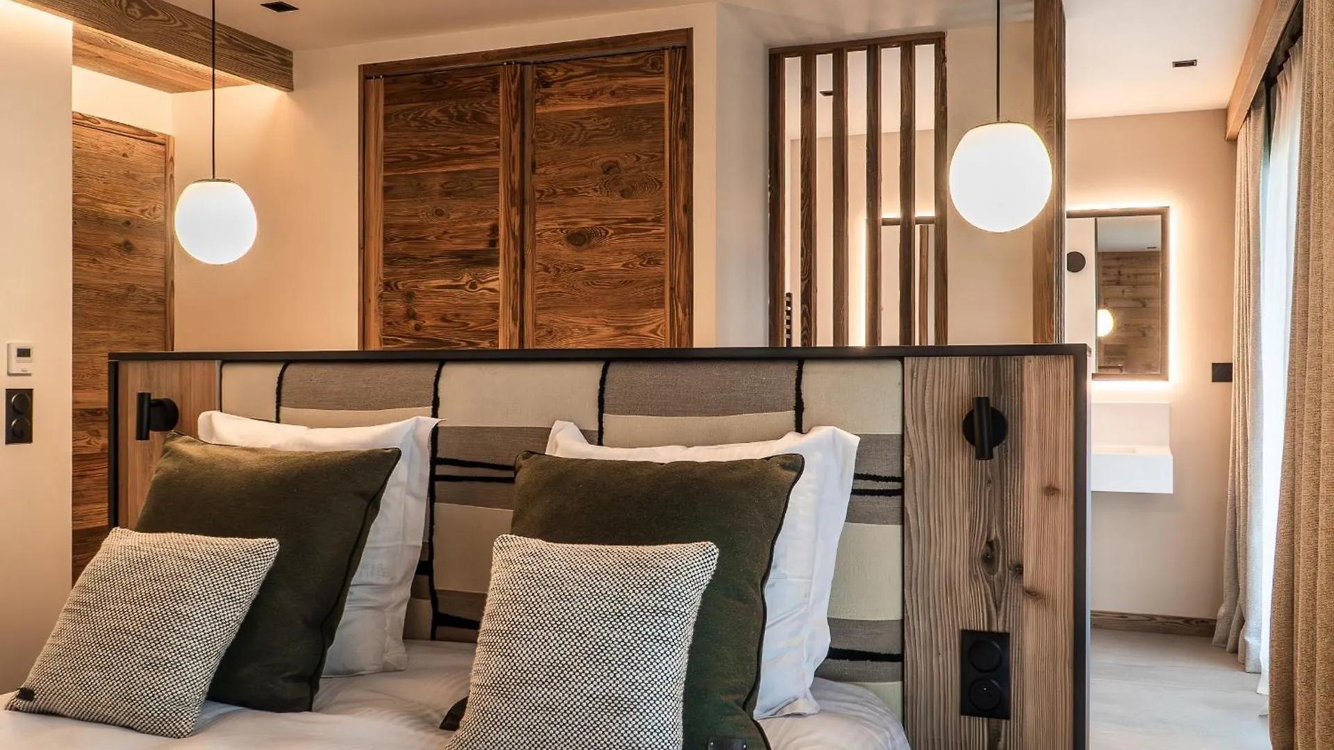 Chalet De Luxe A La Plagne Avec Spa, Acces Direct Aux Pistes - Fr-1-755-23 0*,